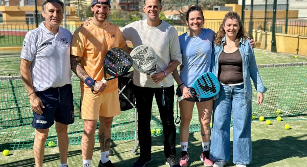 Fuengirola impulsa un proyecto piloto de pádel adaptado a personas con discapacidad auditiva