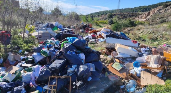 Torremolinos identifica a los responsables del vertido incontrolado de residuos en el arroyo Cuenca de la Higuera