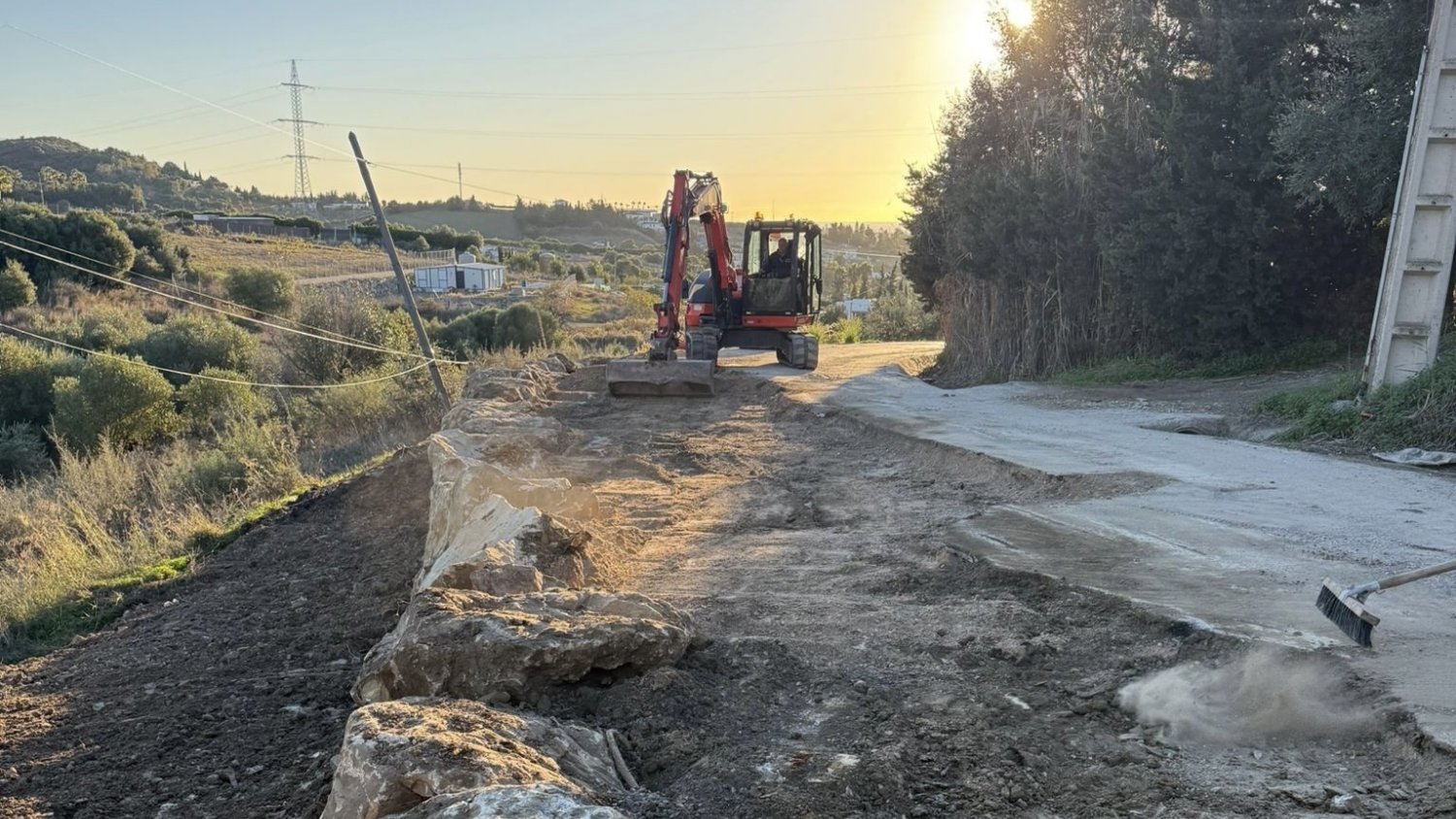 Estepona refuerza la seguridad en caminos rurales con mejoras y trabajos continuos de mantenimiento 