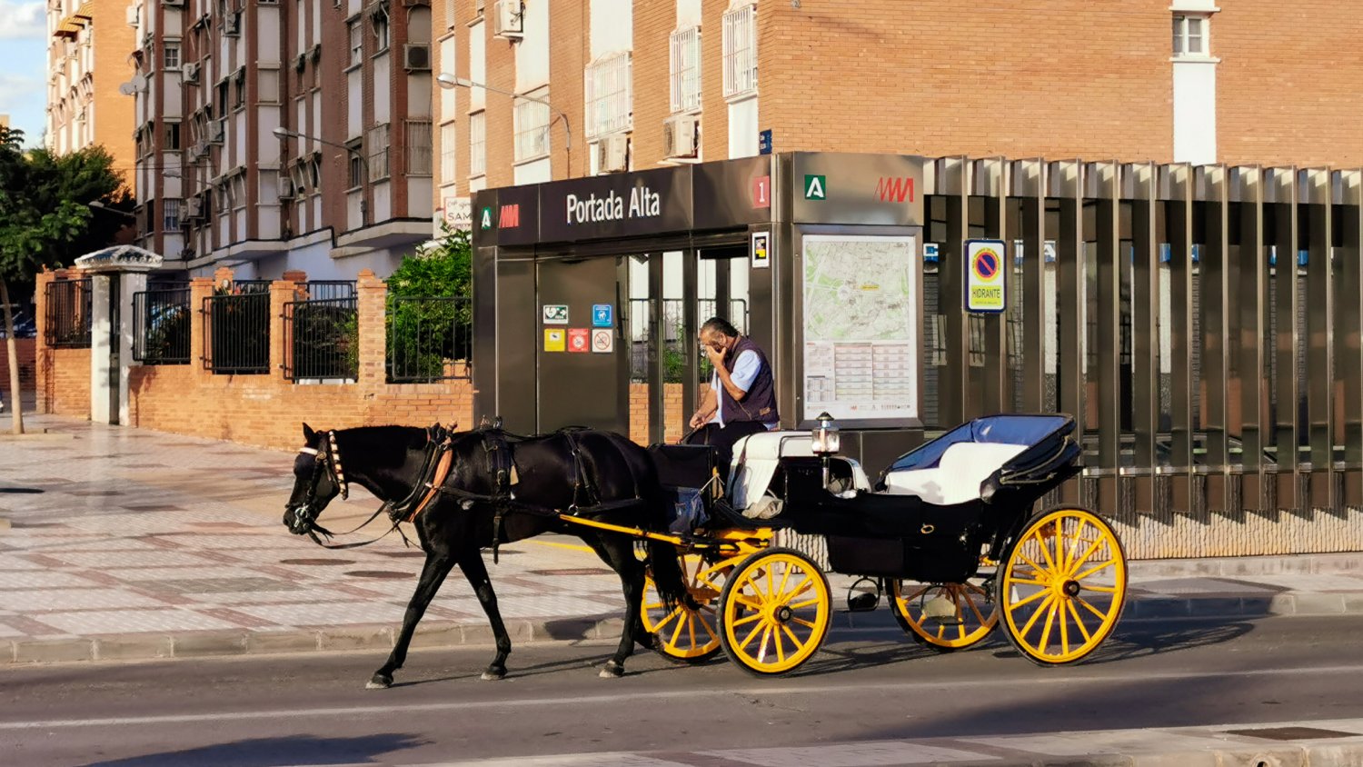 Málaga estudia crear nuevas plazas de aparcamiento para los vecinos de Los Corazones y Portada Alta