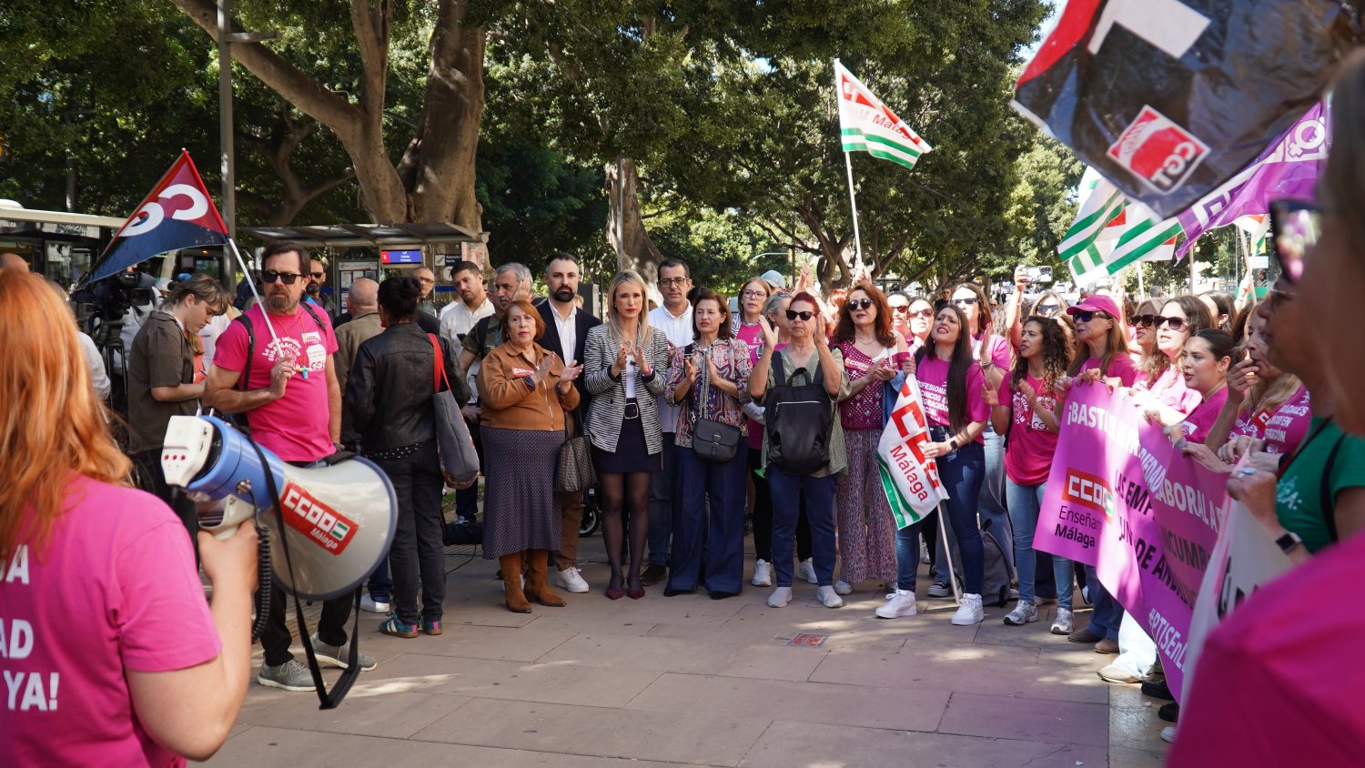 El PSOE respalda la concentración de las PTIS contra la 'precaria situación laboral' en los colegios de Málaga