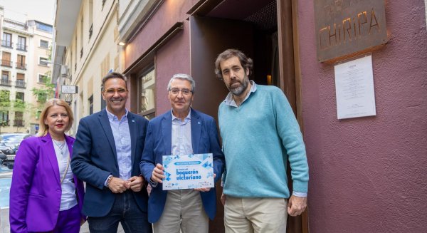 Rincón de la Victoria galardona a Taberna Chiripa por el boquerón victoriano, famoso producto malagueño 