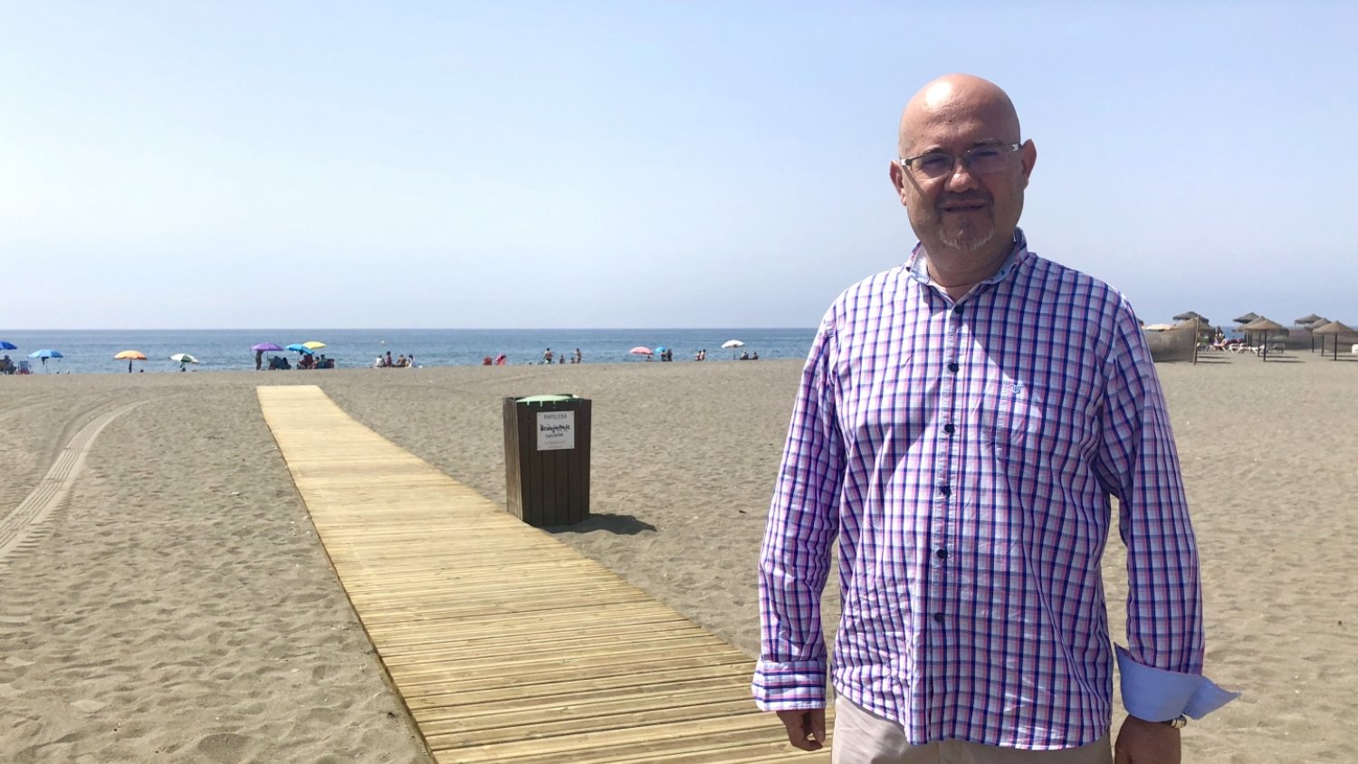 Playas instala más de cinco kilómetros de pasarelas en diferentes zonas del litoral de Vélez-Málaga