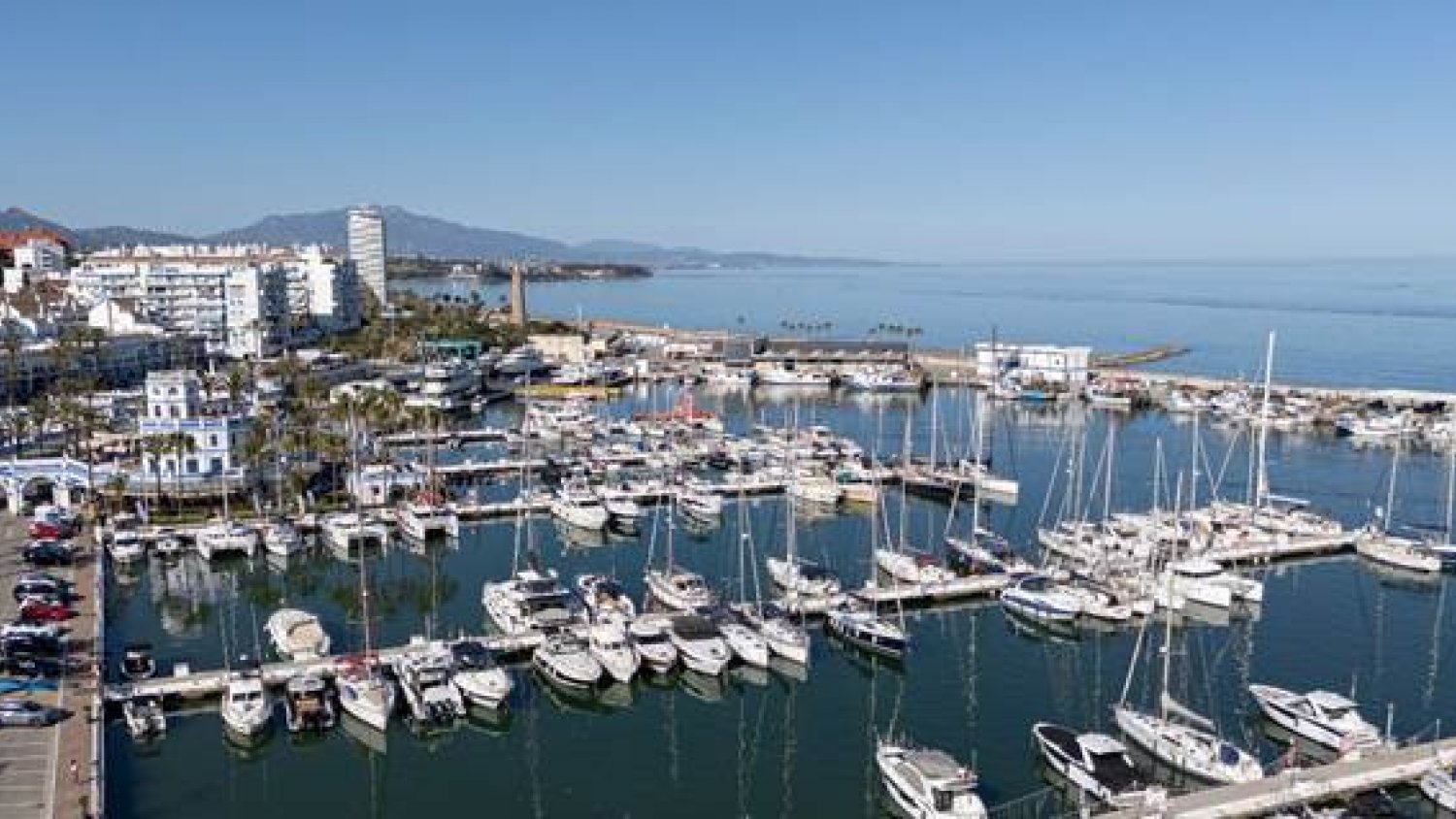 El Puerto Deportivo de Estepona participa en la serie documental ‘Senda Azul’ para promocionar el turismo náutico