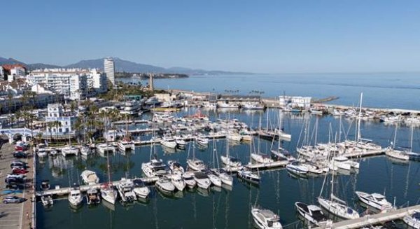 El Puerto Deportivo de Estepona participa en la serie documental ‘Senda Azul’ para promocionar el turismo náutico