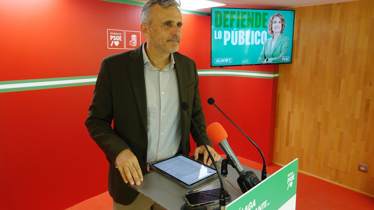 El PSOE de Málaga exige a Moreno que aclare su postura sobre la regularización de migrantes ante el inicio del proceso