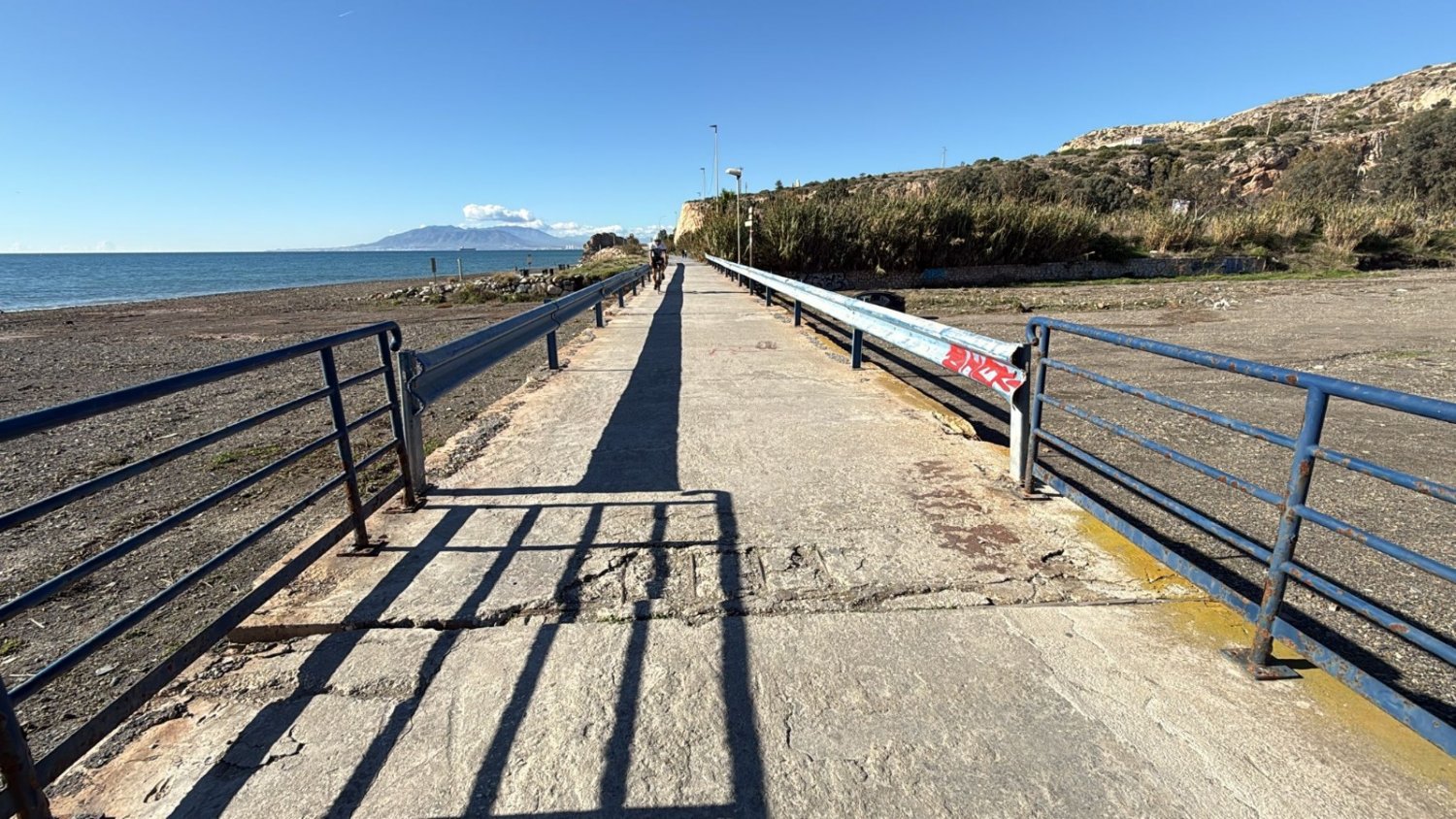Rincón de la Victoria adjudica la restauración del puente sobre el Arroyo Totalán para la Senda Litoral