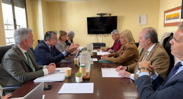 La Junta inicia los trámites para crear la categoría profesional de óptico-optometrista en el Servicio Andaluz de Salud