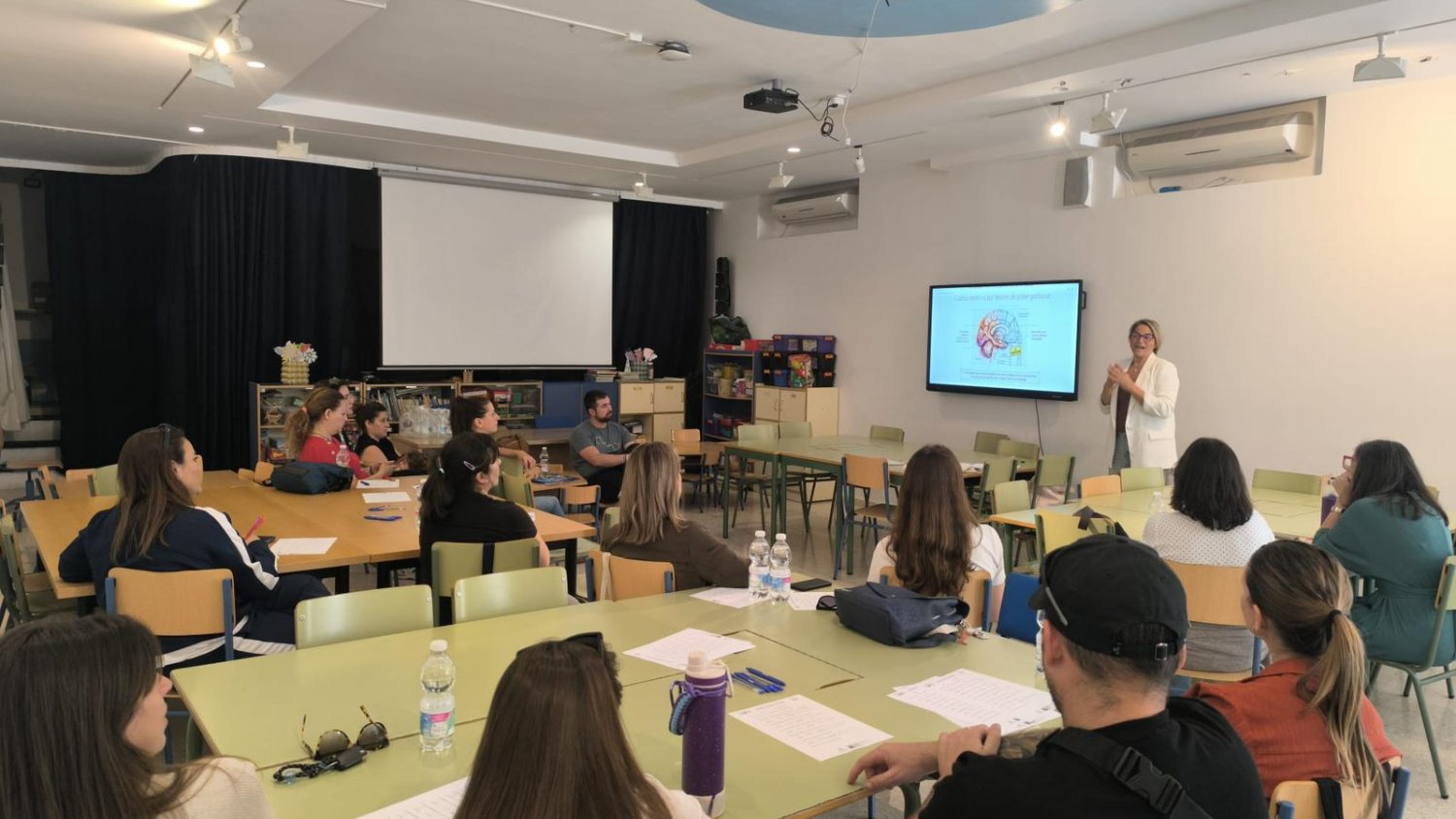 La Escuela Municipal de Familias de Rincón de la Victoria abordará en mayo nuevas sesiones sobre autoestima y ciberseguridad 