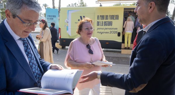 La Diputación de Málaga repartirá 4.000 libros en 86 municipios para fomentar la lectura entre los mayores