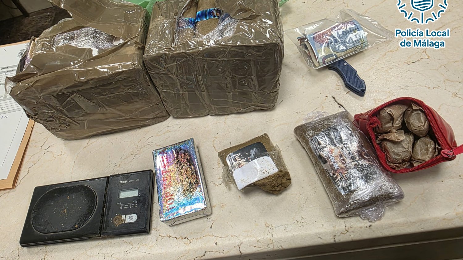 La Policía Local de Málaga detiene en el distrito Puerto de la Torre a un hombre con casi tres kilos de hachís