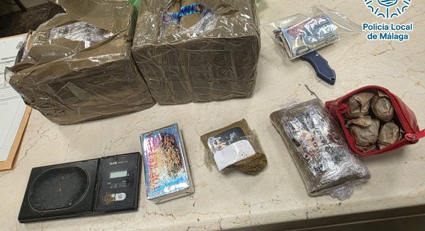 La Policía Local de Málaga detiene en el distrito Puerto de la Torre a un hombre con casi tres kilos de hachís