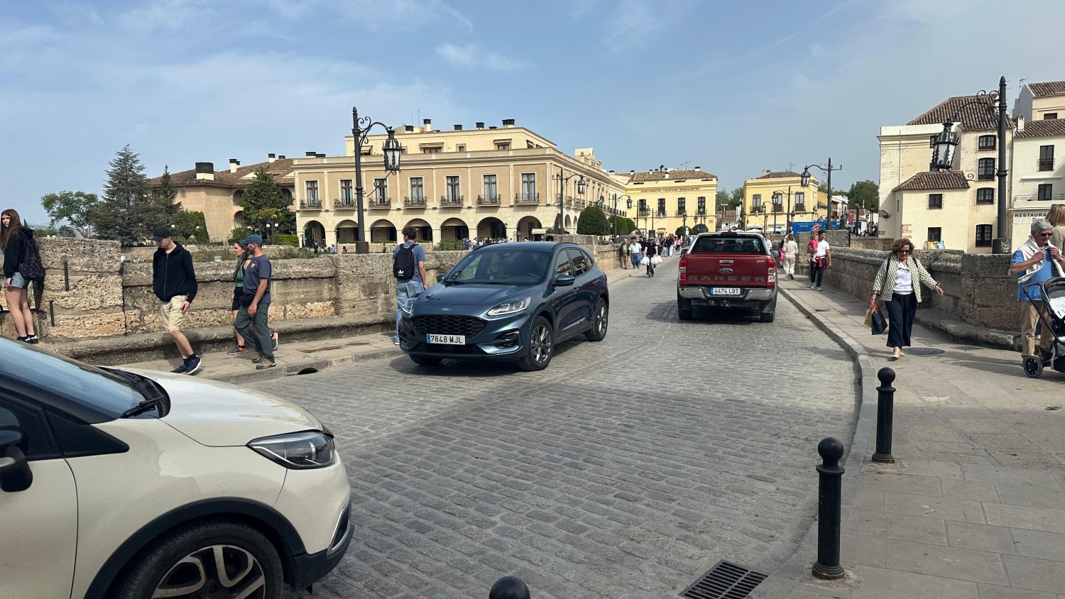 La nueva regulación de tráfico reduce en 3.000 vehículos diarios el paso por el Puente Nuevo de Ronda
