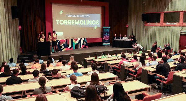 Estudiantes diseñan estrategias innovadoras para el turismo en Torremolinos en el encuentro Turismo Joven