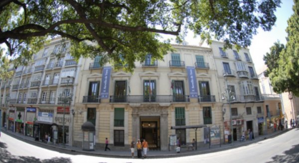 La Fundación Rafael Pérez Estrada y la EMT impulsan una acción especial por el Día del Libro