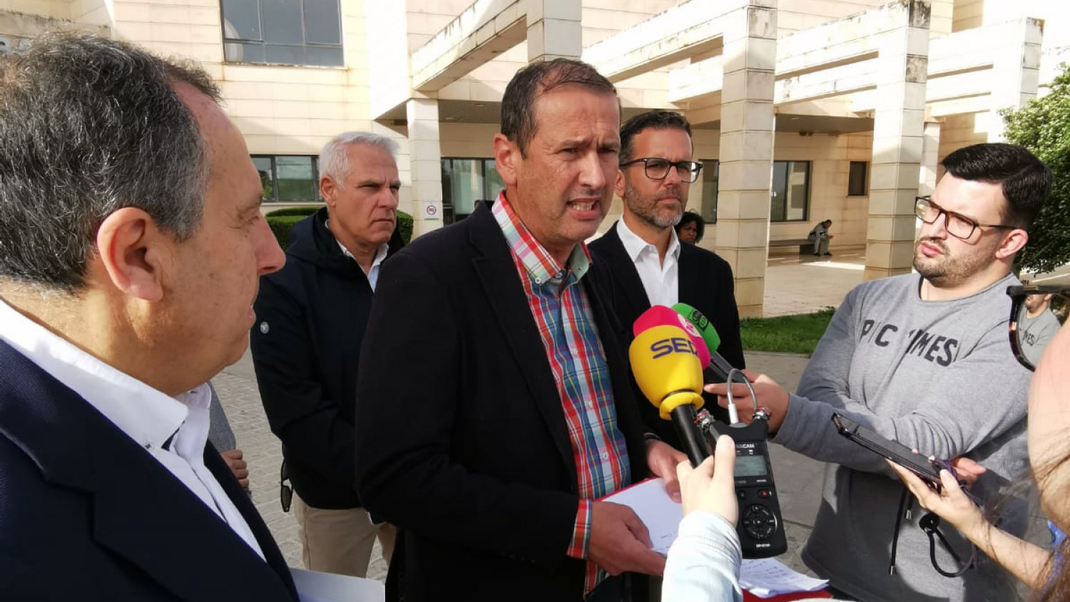 El PSOE denuncia el rechazo del PP a un plan de ayudas para el sector agrícola y ganadero