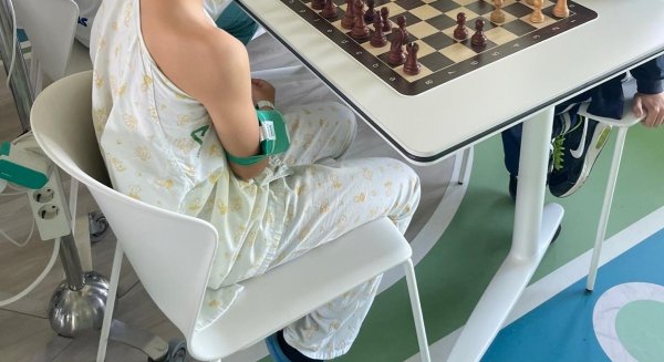 El Hospital Materno Infantil recupera el Torneo de Ajedrez para mejorar el bienestar emocional de los pacientes pediátricos