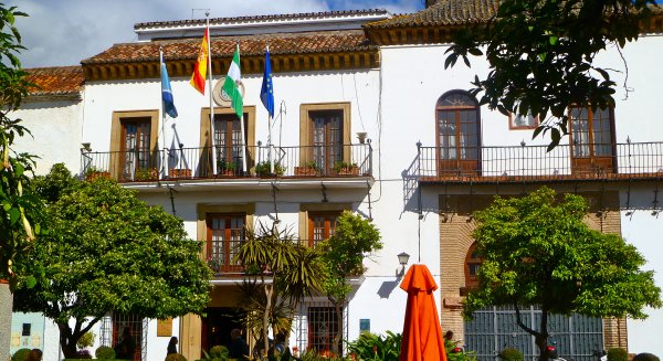 Marbella iluminará sus edificios emblemáticos para conmemorar el Día de la Visibilidad Lésbica