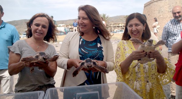 Crespo destaca que los pescadores andaluces han retirado más de 100.000 kilos de basura del mar