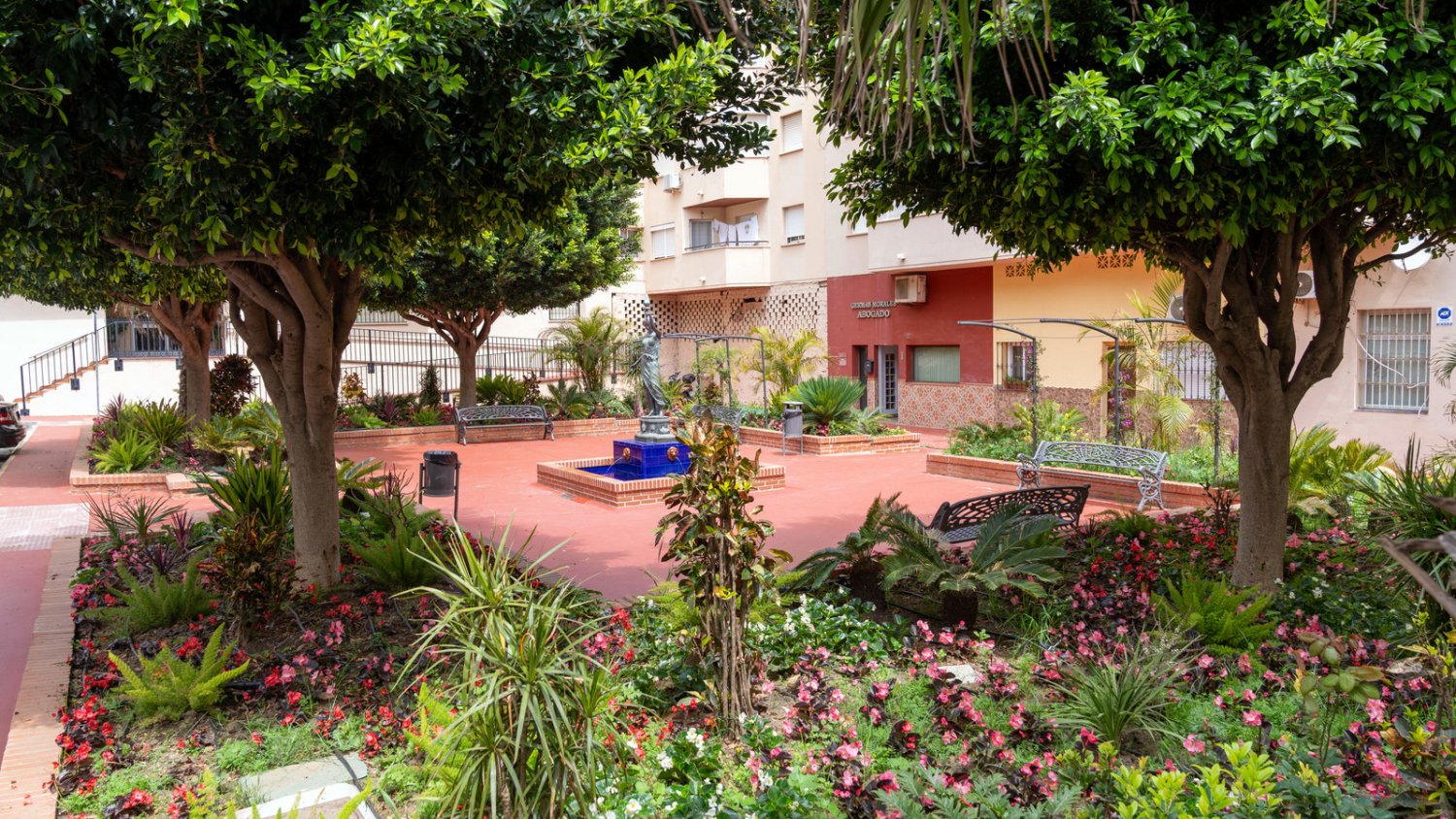 Estepona culmina la remodelación integral de las plazas Las Musas y Olimpo