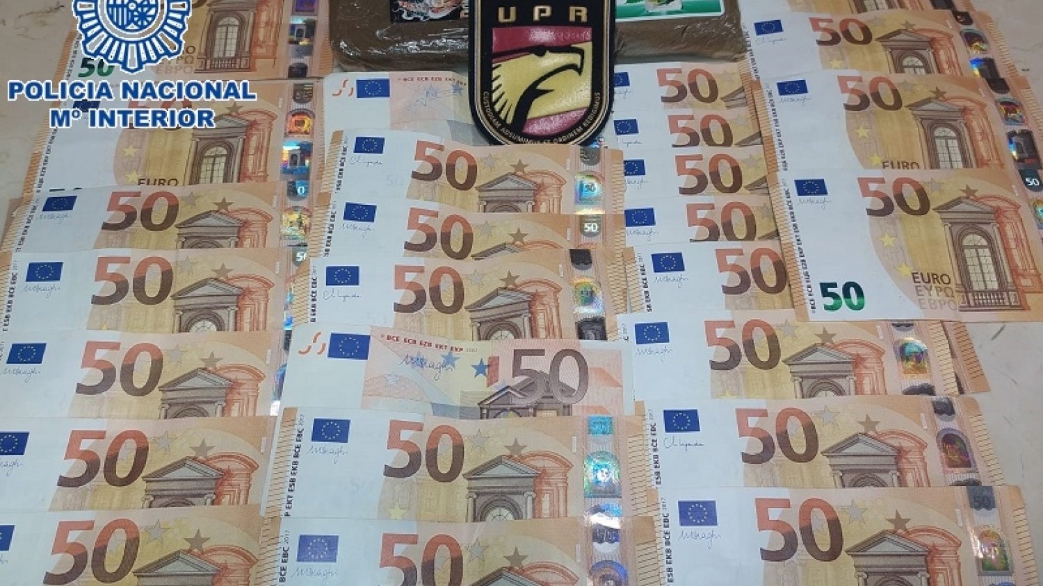 La Policía Nacional detiene a dos jóvenes por portar dos tabletas de hachís y más de mil euros en efectivo