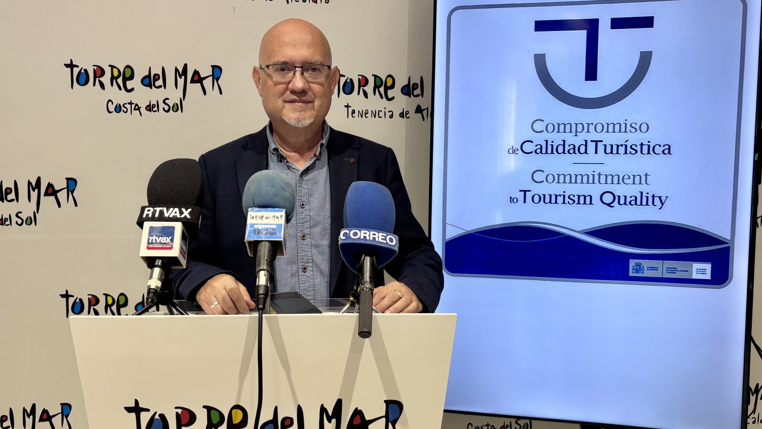 Vélez-Málaga renueva las certificaciones de calidad turística SICTED en playas y servicios municipales