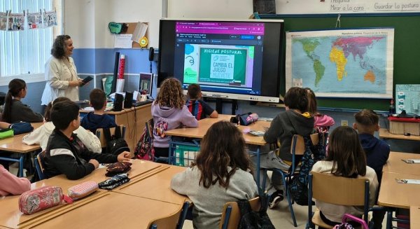 Fisioterapeutas del Distrito Málaga-Valle del Guadalhorce realizan talleres de higiene postural en centros educativos