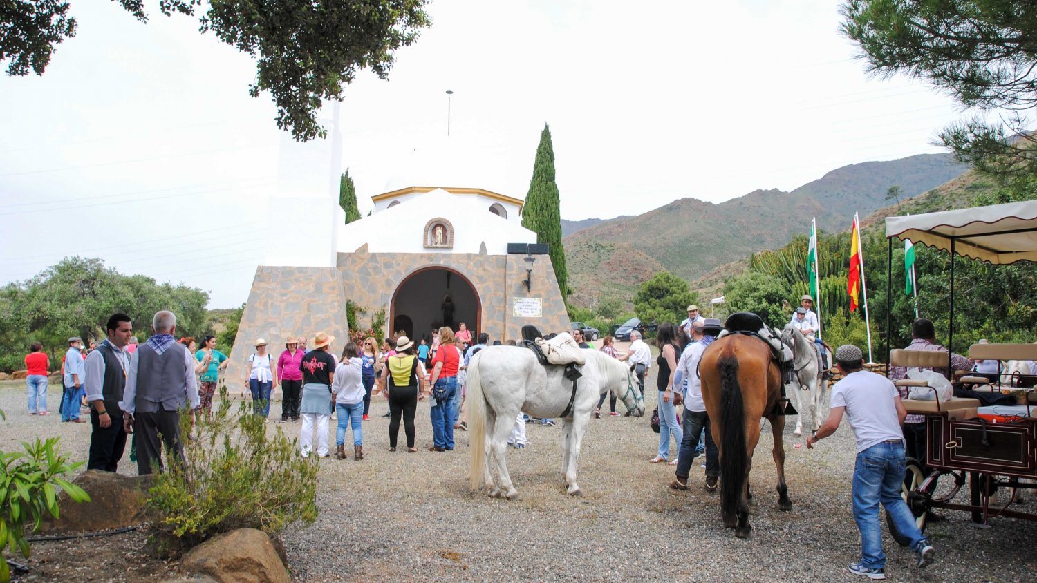 Estepona realiza labores de adecentamiento en el Parque de los Pedregales para la celebración de la romería de San Isidro Labrador