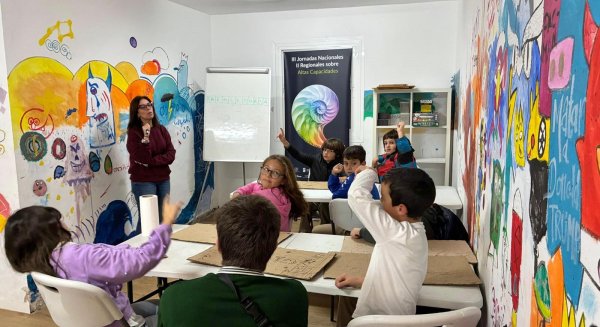 La Asociación de Altas Capacidades celebra una jornada de puertas abiertas en su sede de Estepona el 9 de mayo