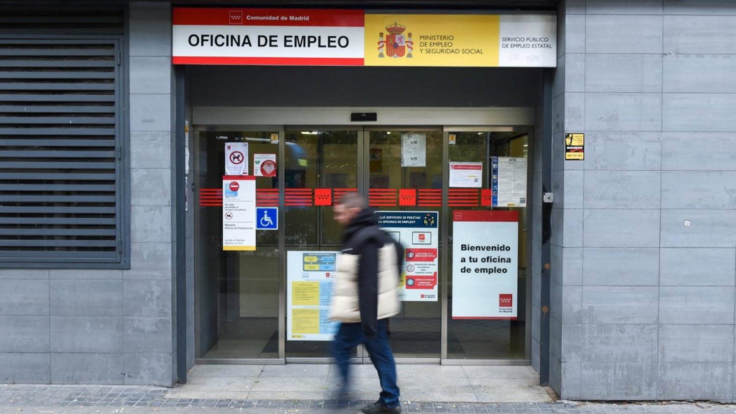Málaga reduce el paro en más de 4.000 personas en abril impulsada por el sector servicios