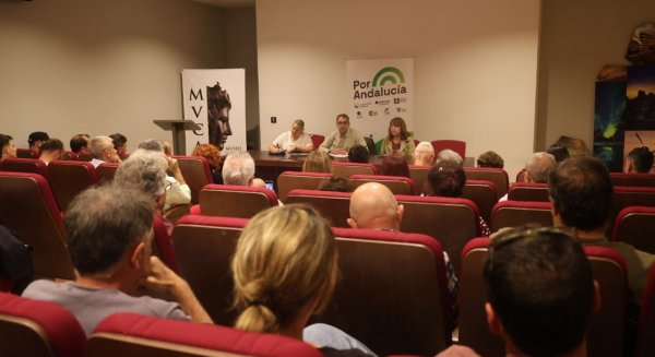 Por Andalucía promete acabar con el acaparamiento de tierras y agua por fondos de inversión en el mundo rural