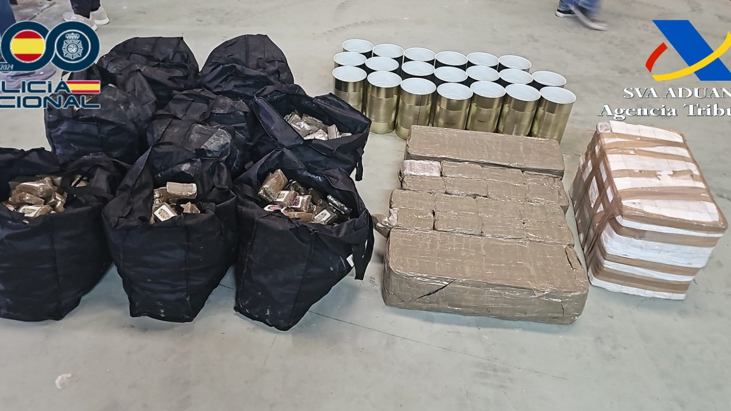 Intervenidos más de 800 kilos de hachís escondidos en latas de tomate en una nave industrial de Mollina