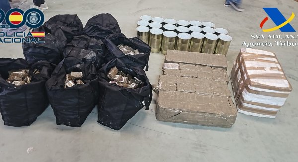 Intervenidos más de 800 kilos de hachís escondidos en latas de tomate en una nave industrial de Mollina
