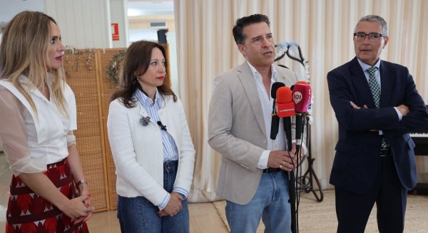 El PSOE denuncia un “mitin encubierto” del PP en un acto municipal del Mes del Mayor financiado con dinero público