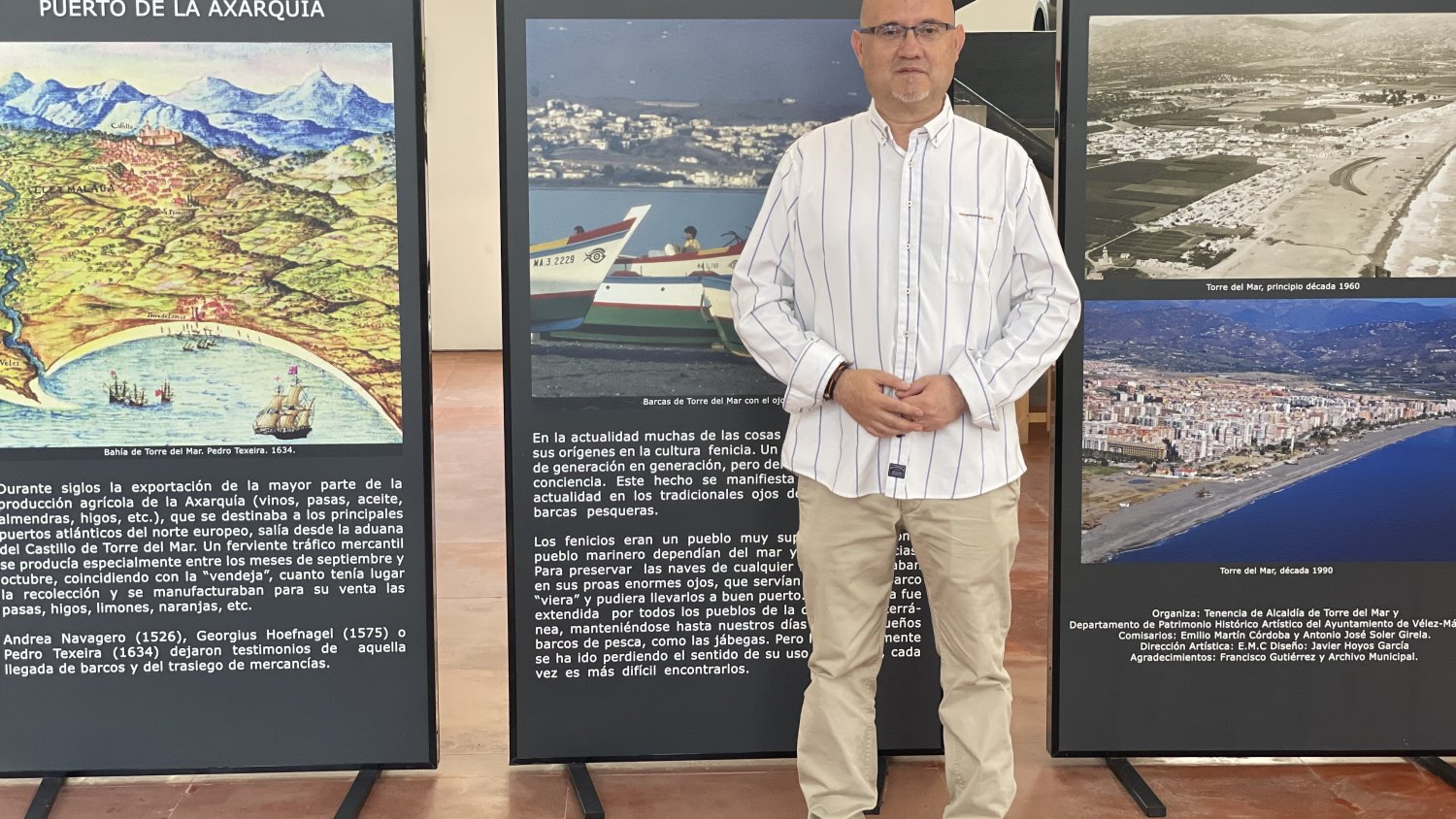 Torre del Mar lleva a calle del Mar una exposición de paneles con las diferentes etapas de su historia