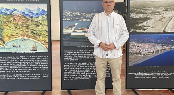 Torre del Mar lleva a calle del Mar una exposición de paneles con las diferentes etapas de su historia