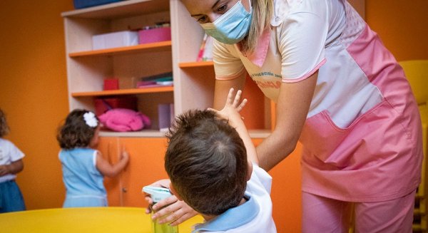 Más de 57.000 familias en Málaga realizan online la matrícula para Educación Infantil y Primaria