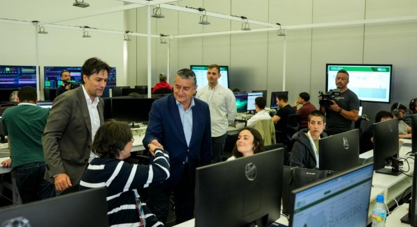 Más de 6,8 millones de andaluces están llamados a las urnas en 10.403 mesas electorales este domingo
