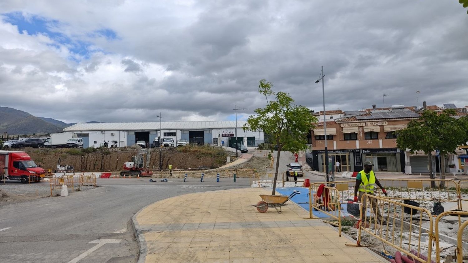 El Ayuntamiento de Estepona reanuda las obras de la glorieta de José Martín Méndez, que avanzan hacia su fase final