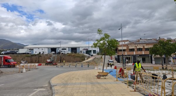 El Ayuntamiento de Estepona reanuda las obras de la glorieta de José Martín Méndez, que avanzan hacia su fase final