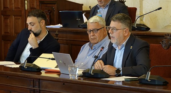 El PSOE acusa al PP de “irresponsabilidad” por oponerse a un plan de movilidad en el entorno del aeropuerto 