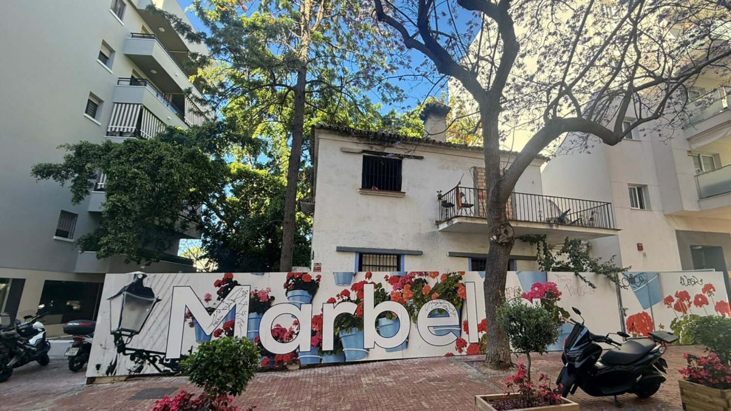 VOX plantea transformar la antigua casa de la colonia Ansol en viviendas asequibles para marbelleros
