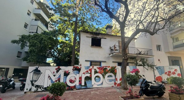 VOX plantea transformar la antigua casa de la colonia Ansol en viviendas asequibles para marbelleros