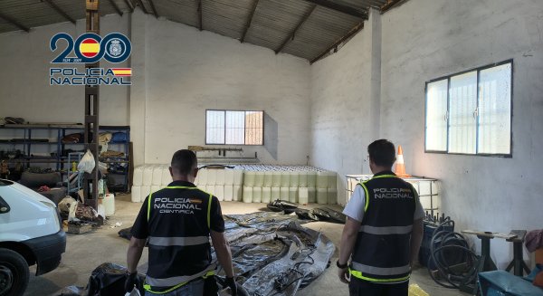La Policía Nacional detiene a dos personas en un dispositivo antidroga en la Axarquía