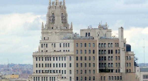 Telefónica vende su histórica sede de Gran Vía a Tomás Olivo por más de 200 millones de euros