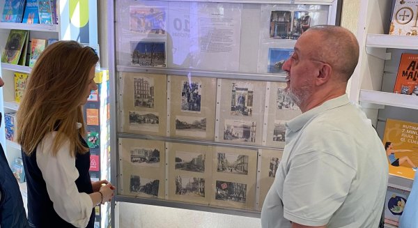 Correos recibe una exposición de postales históricas de Málaga de los siglos XIX y XX