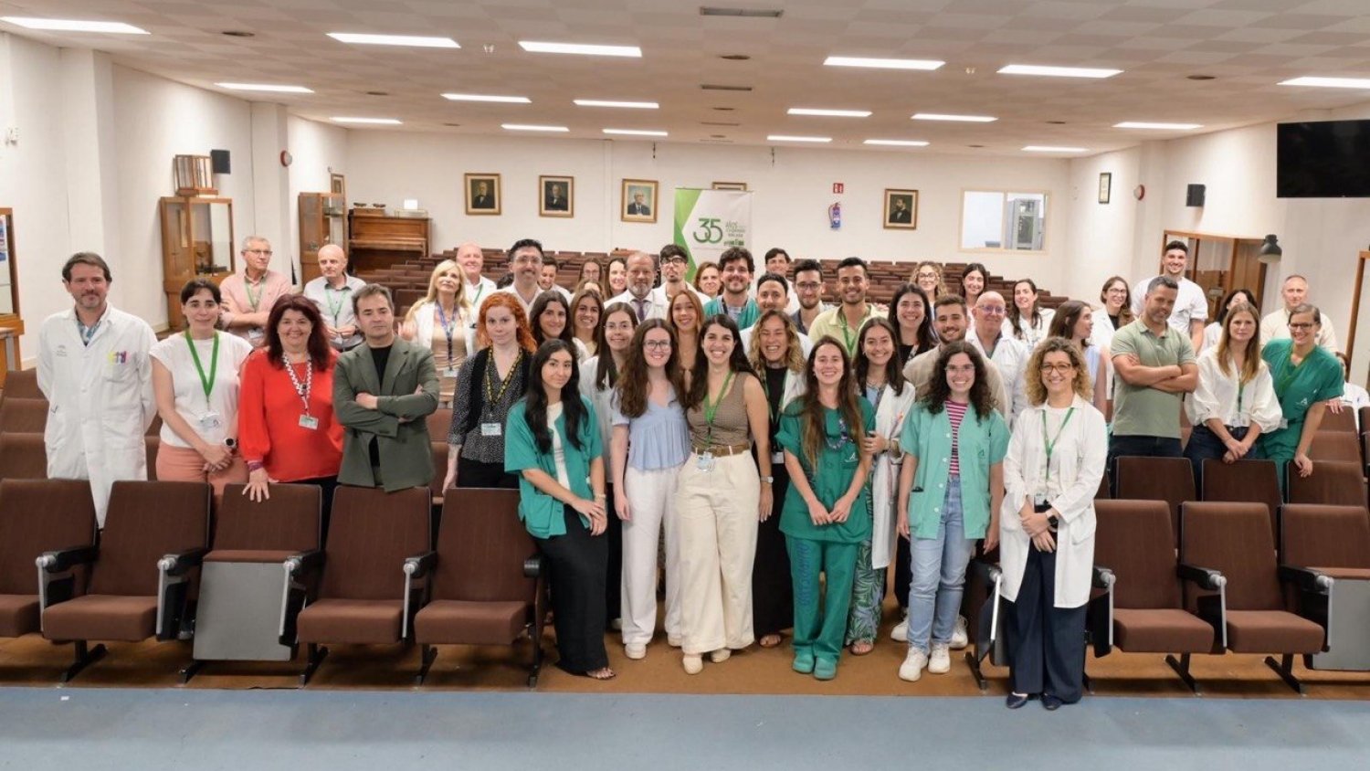 El Hospital Clínico de Málaga despide a 33 residentes tras completar su especialidad