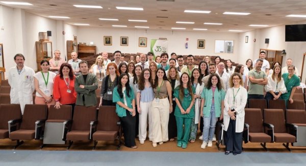 El Hospital Clínico de Málaga despide a 33 residentes tras completar su especialidad