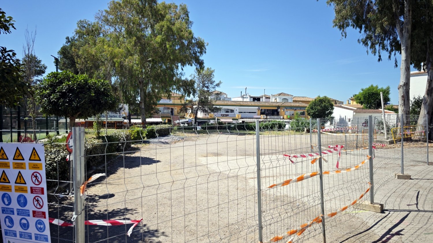 Estepona aumenta su red de equipamientos deportivos con la construcción de dos pistas de pádel en Nueva Atalaya