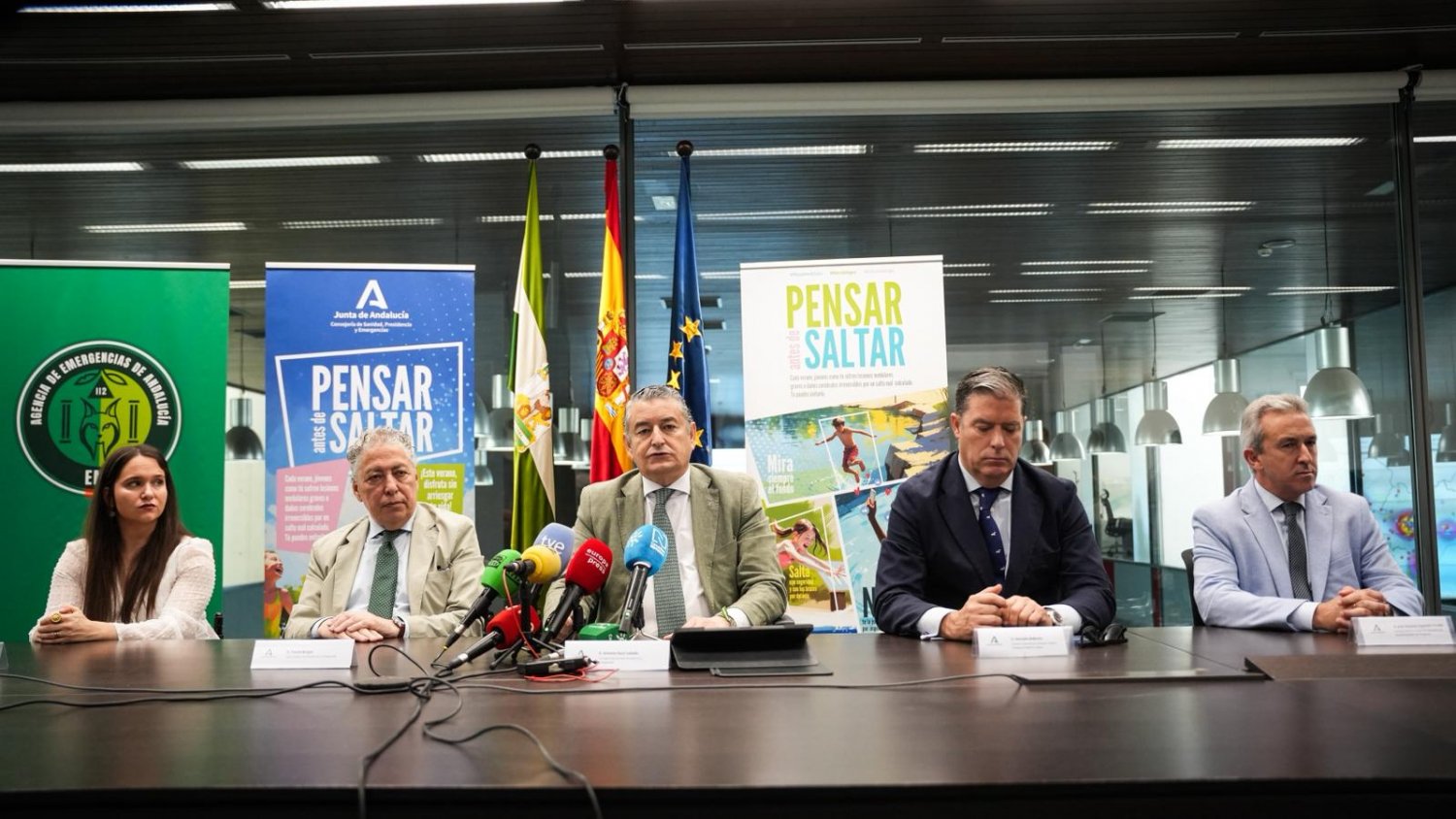 La Junta presenta una campaña para “pensar antes de saltar” y evitar lesiones irreversibles en piscinas 